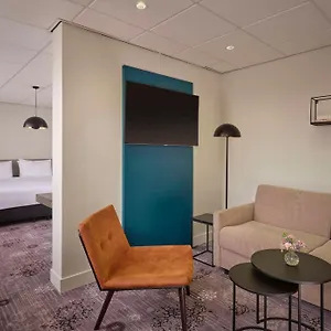Park Plaza Отель